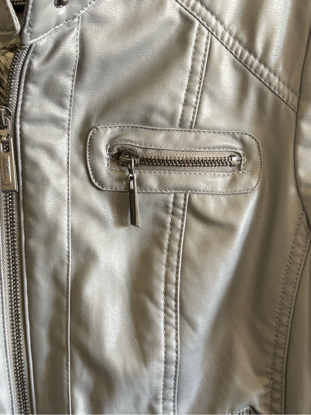 JouJou Women’s Gray Faux Leather Moto Jacket with Plush Lining, Sz M - Picture 4 of 11